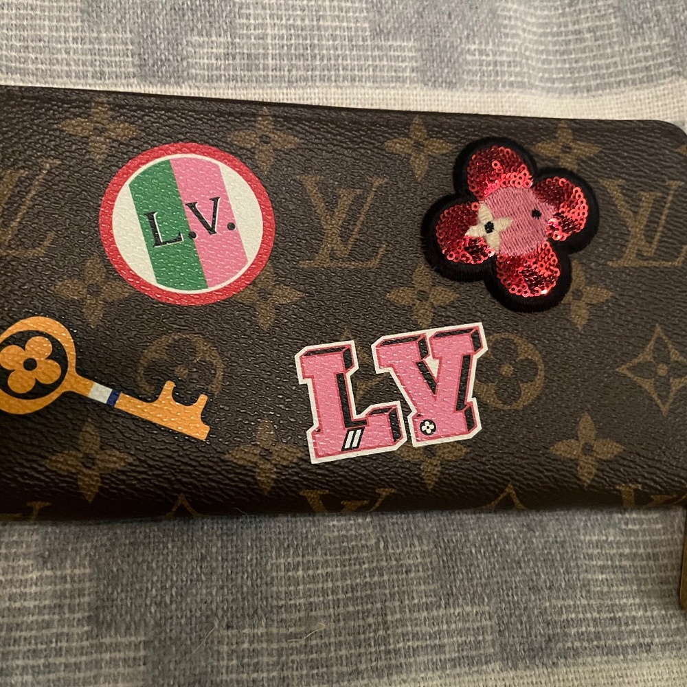Louis Vuitton Limited Edition Monogram Zippy Wallet Patches 2018